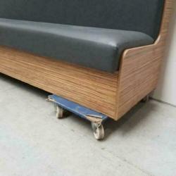 1x Prachtige design wachtbank met scheidingswand