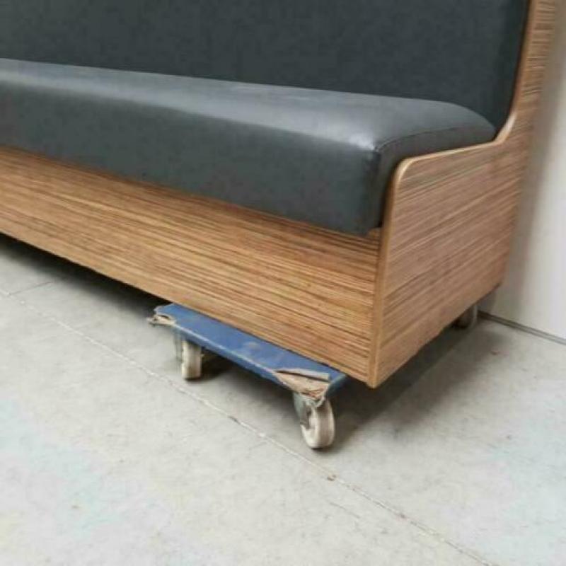 1x Prachtige design wachtbank met scheidingswand