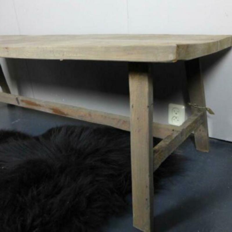 Stoere landelijke salontafel van Aura Peeperkorn
