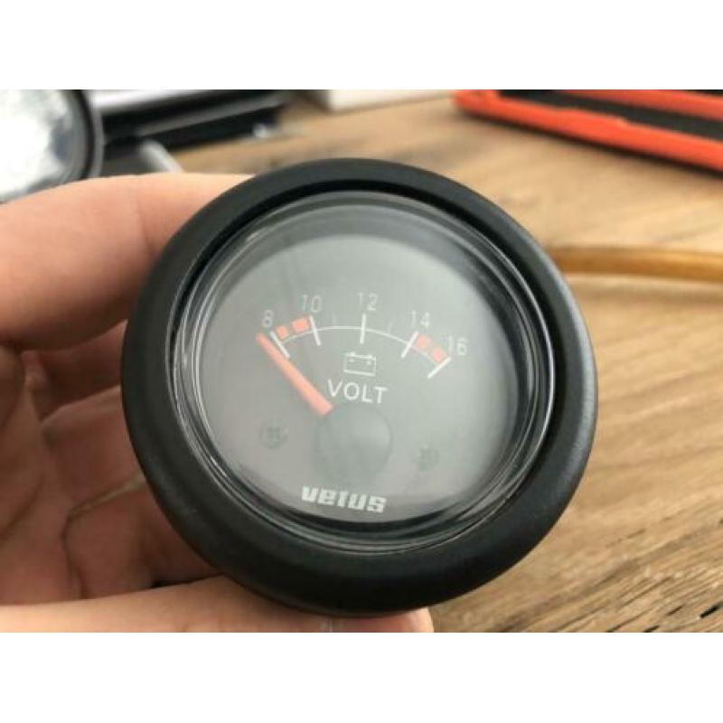 Vetus 12 Volt meter (2stuks beschikbaar)