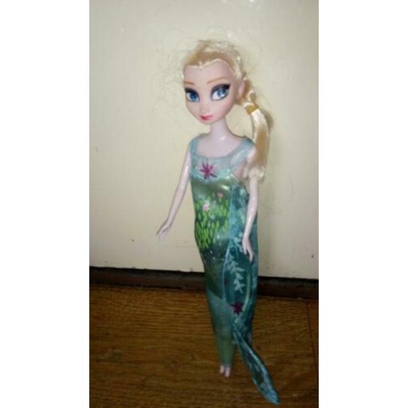 (barbie) pop van frozen: Elsa
