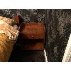 bed, lattenbodem met matras. en ledikant + kastjes - gratis