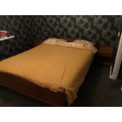 bed, lattenbodem met matras. en ledikant + kastjes - gratis