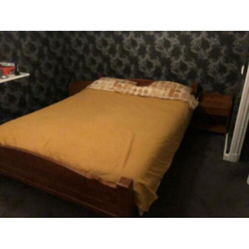 bed, lattenbodem met matras. en ledikant + kastjes - gratis