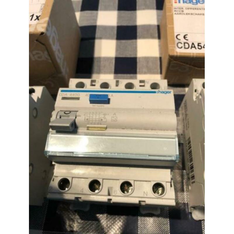 HAGER automaten, tijdklokken, vector verdelers etc.