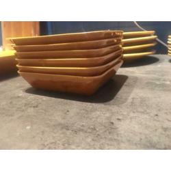 Okergeel retro servies