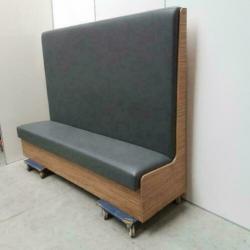 1x Prachtige design wachtbank met scheidingswand