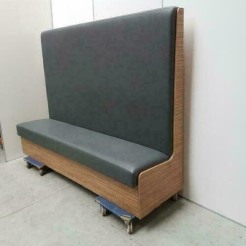 1x Prachtige design wachtbank met scheidingswand