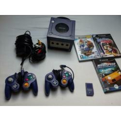 Paarse Gamecube met twee controllers en spellen