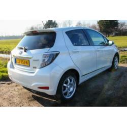 Toyota Yaris 1.5 Full Hybrid CVT 5DR 2012 Wit