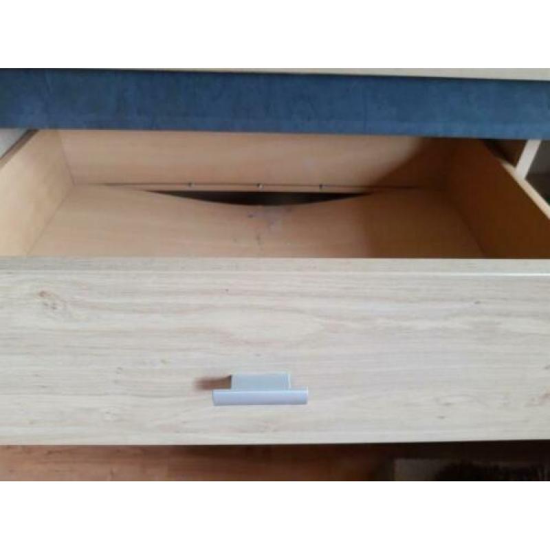 Dressoir. 89 * 196,5 * 59