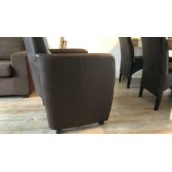 Fauteuil donkerbruin leer(op wielen)