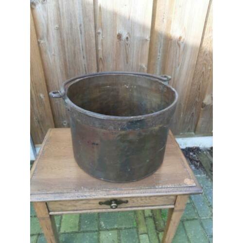 Mooie grote oude koperen ketel