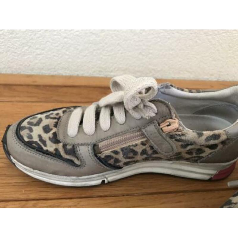 Gave lederen sneakers van Giga, mt 35