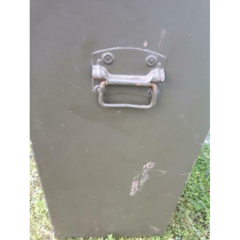 ***** ijzeren kist / decoratieve opberg kist