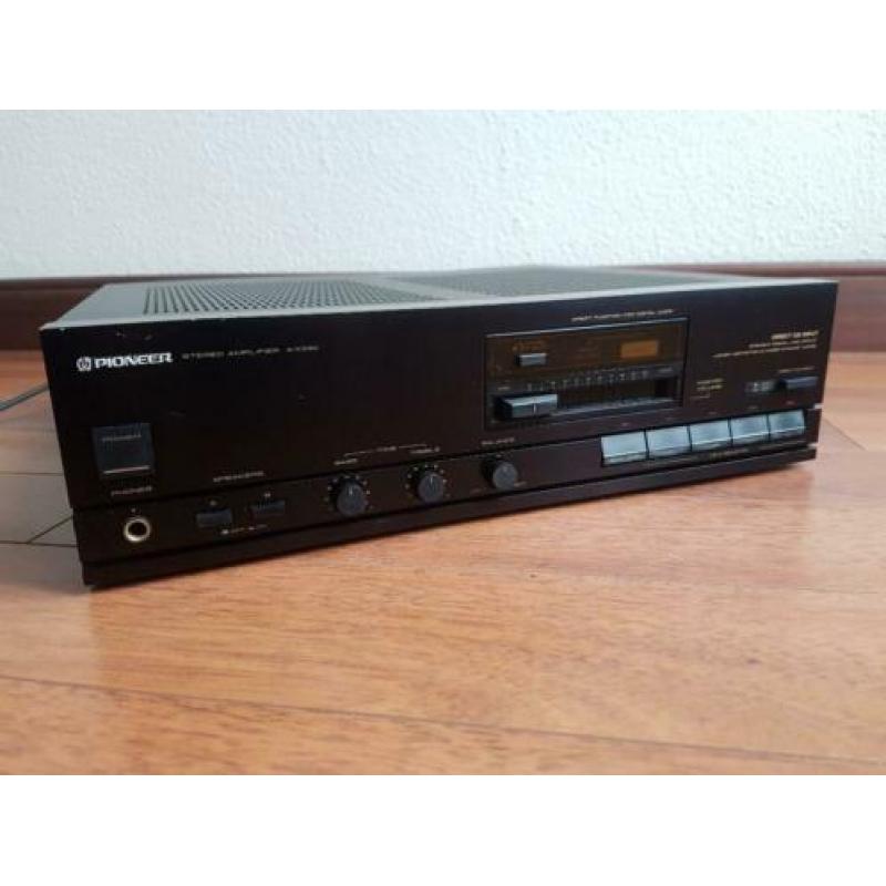 Pioneer A-X330 versterker.