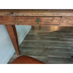 Houten tafel te koop schuine zijkant