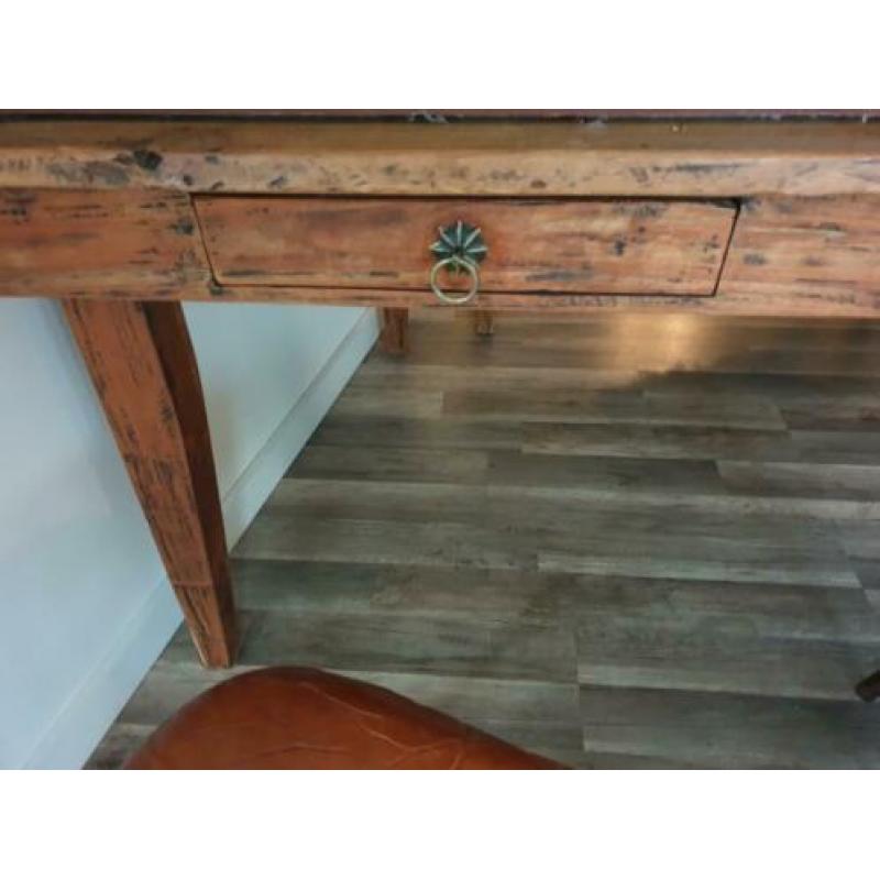 Houten tafel te koop schuine zijkant
