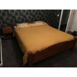 bed, lattenbodem met matras. en ledikant + kastjes - gratis