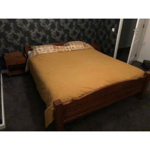bed, lattenbodem met matras. en ledikant + kastjes - gratis