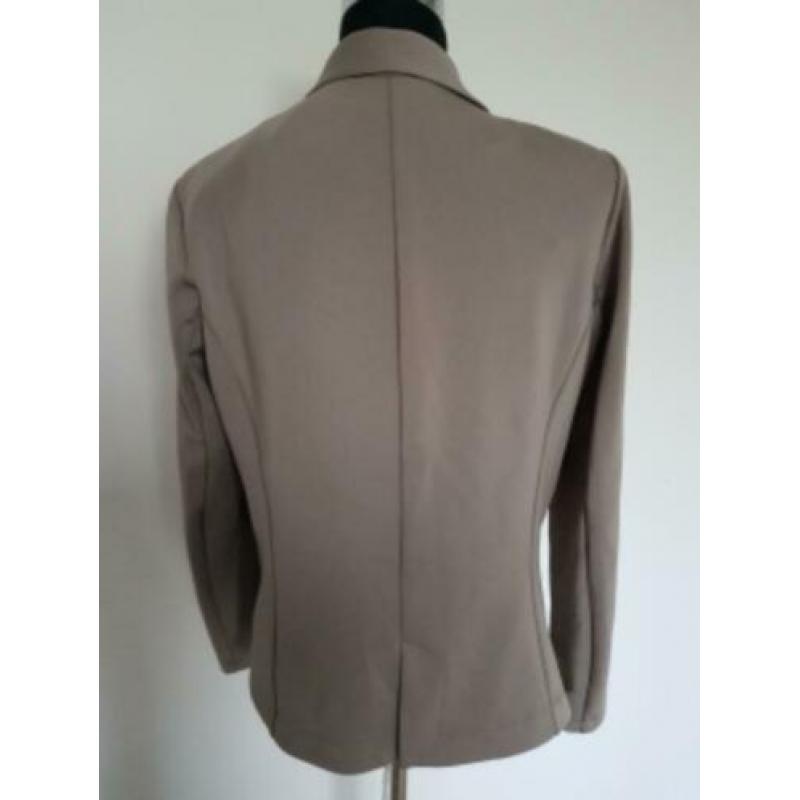 Jas13 - Beige stretch colbert van CREME DE LA CREME maat L (
