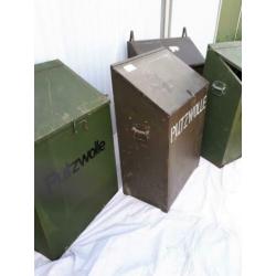 ***** ijzeren kist / decoratieve opberg kist