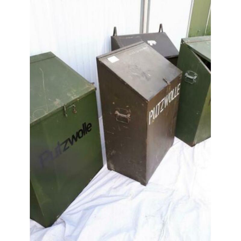 ***** ijzeren kist / decoratieve opberg kist
