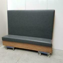 1x Prachtige design wachtbank met scheidingswand