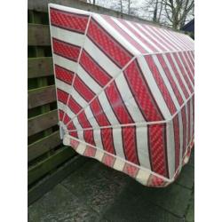 ROOM witte met rode markies