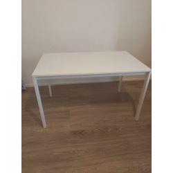 Witte IKEA tafel