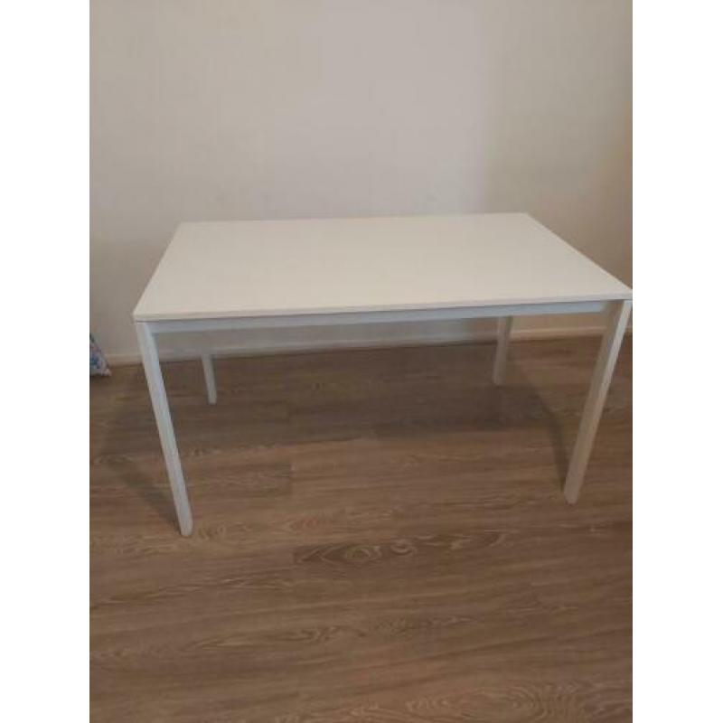 Witte IKEA tafel