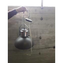 2 mooie industriele hanglampen