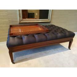 Grote footstool hocker voetenbank of salontafel met dienblad