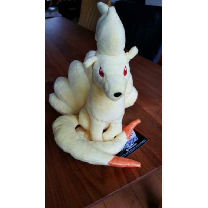 Pokémon Center Ninetales knuffel