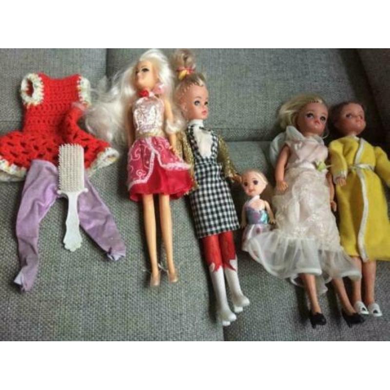 Barbie poppen vijf stuks