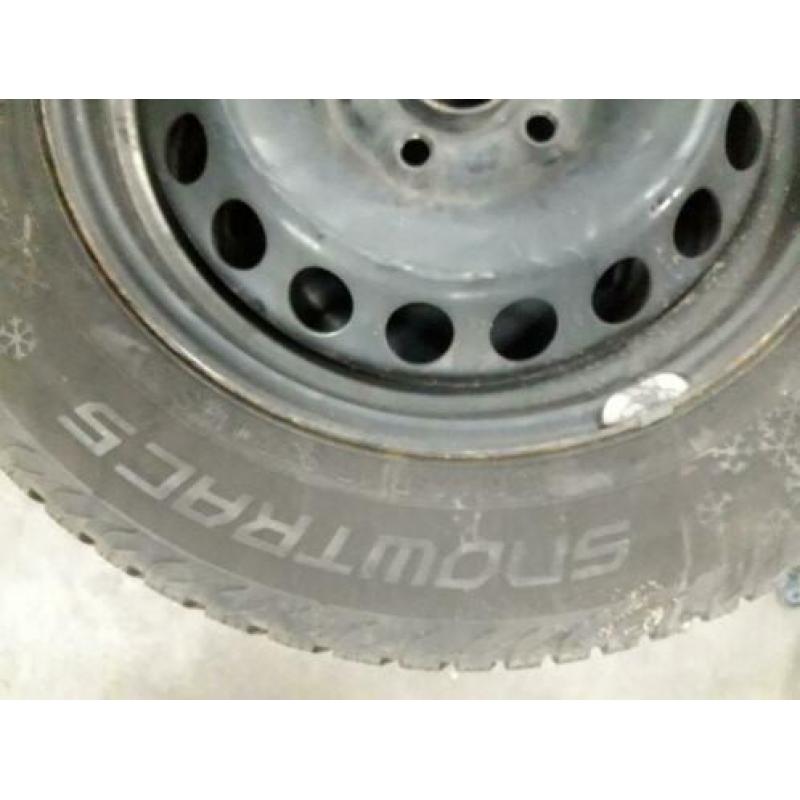 Set winterbanden / velgen Caddy / Golf 195-65-15 steek5x112