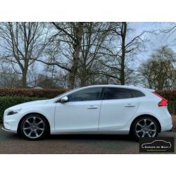 Volvo V40 D2 R-Design |NLAuto|Dealeronderhouden|Full.options