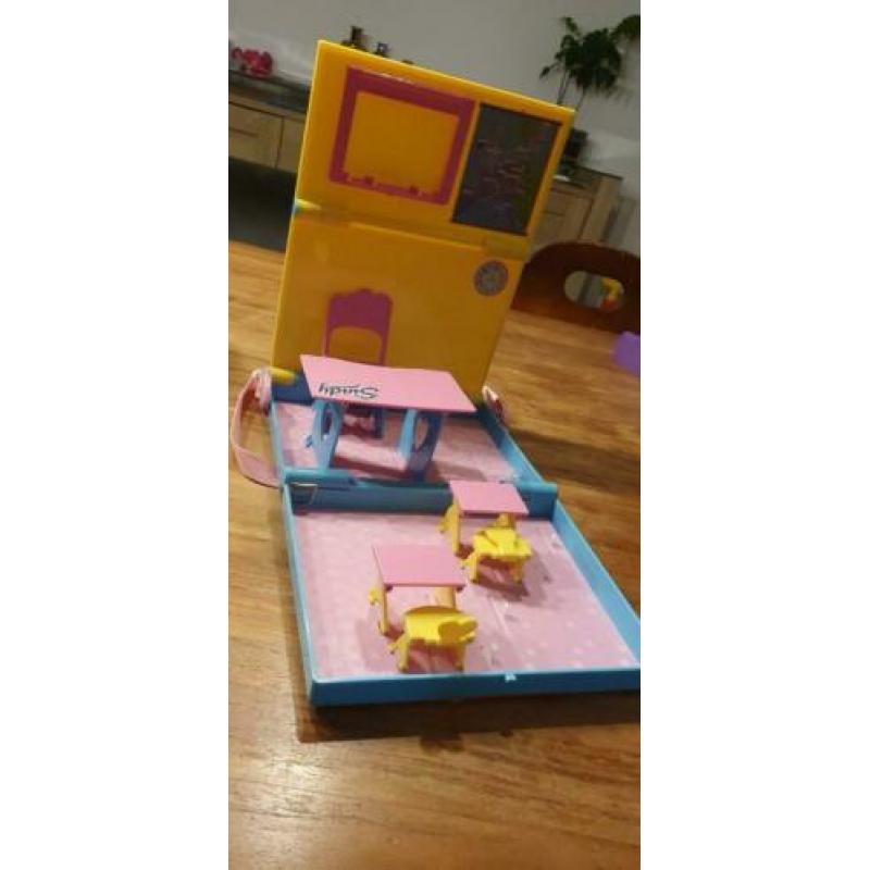 sindy barbie meeneem koffer