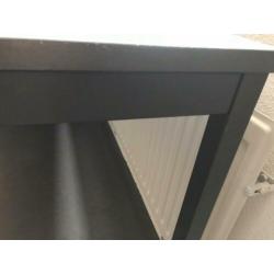 Stalen (kantoor) bureau met rolcontainers