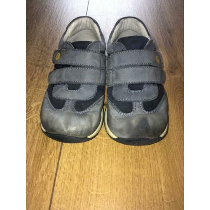 Leren schoenen voor een jongen maat 25