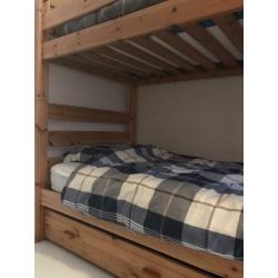 Grenen stapelbed