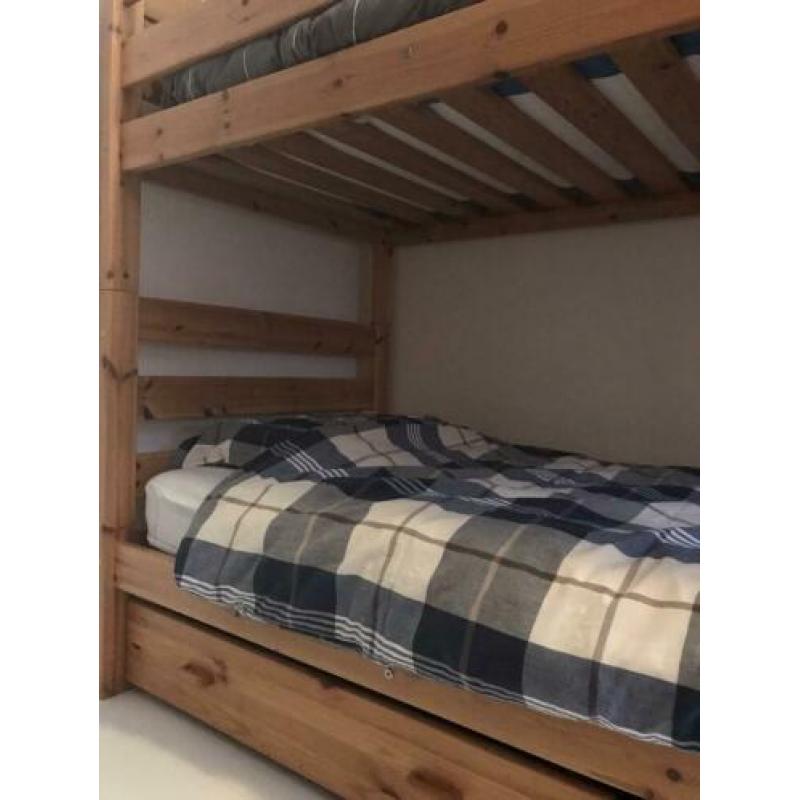 Grenen stapelbed