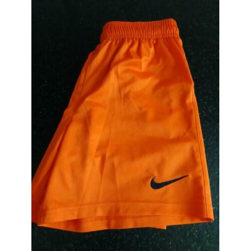 Nike maat M: 10/12 jaar