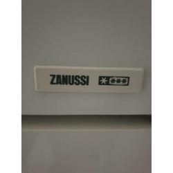 Nette Zanussi koelkast met vriezer nu 99 euro