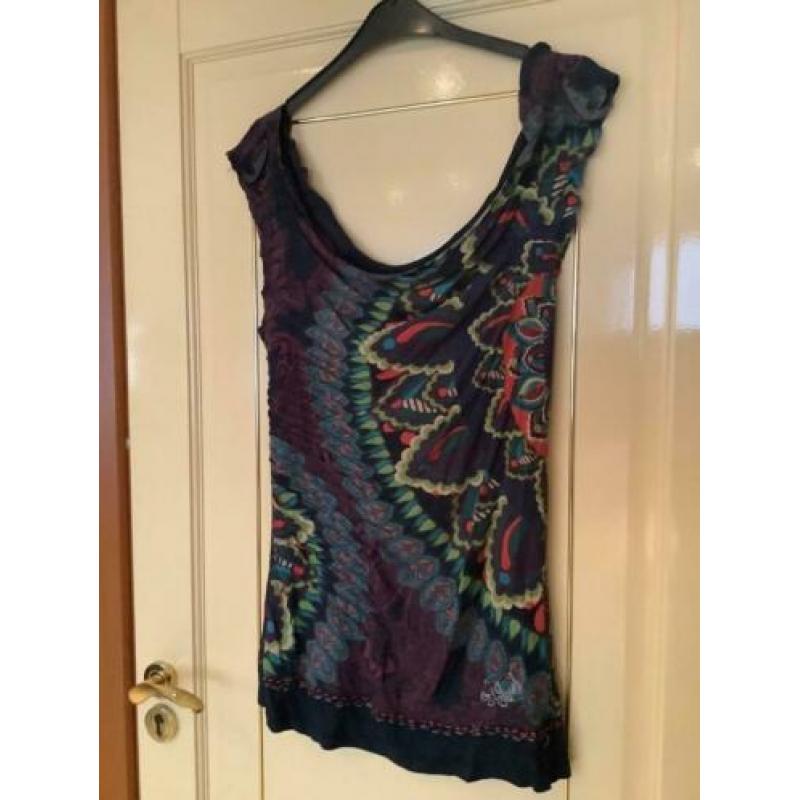 Mooie top van het merk Desigual, maat XL. Tops