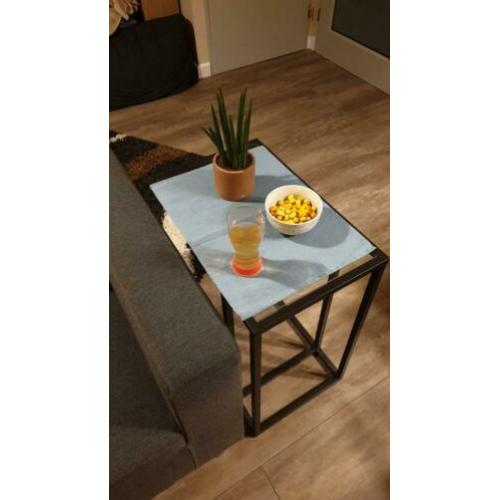 Leuke glazen bijzettafel (x2)