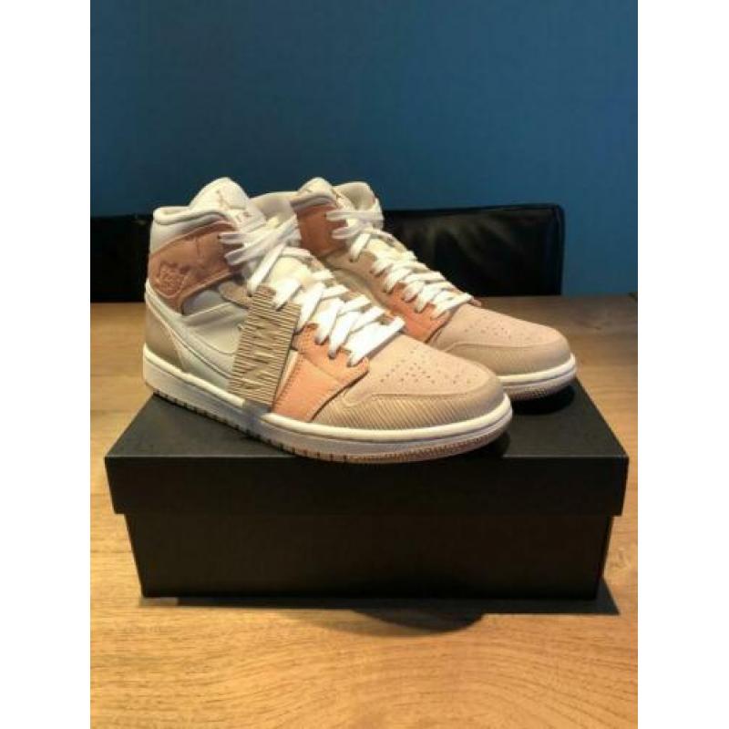 Nike Air Jordan 1 Mid Milan - EU41/US8 - Deadstock