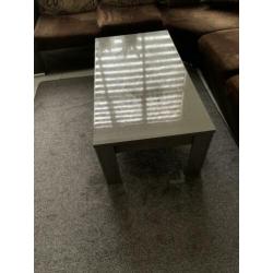 Prachtige en stevige eettafel met salon tafel samen een set