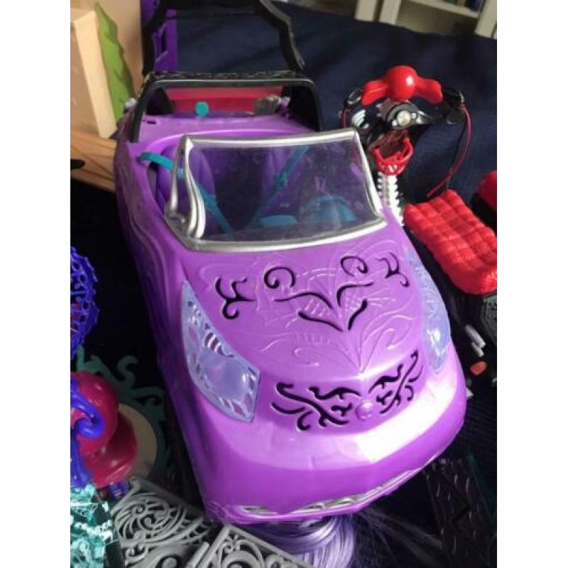Monster High huis, auto, poppen en veel meer