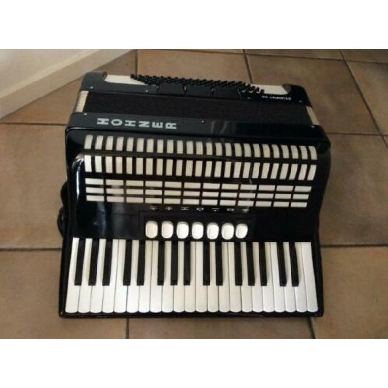 Mooie zgan Hohner Student 96 bas
